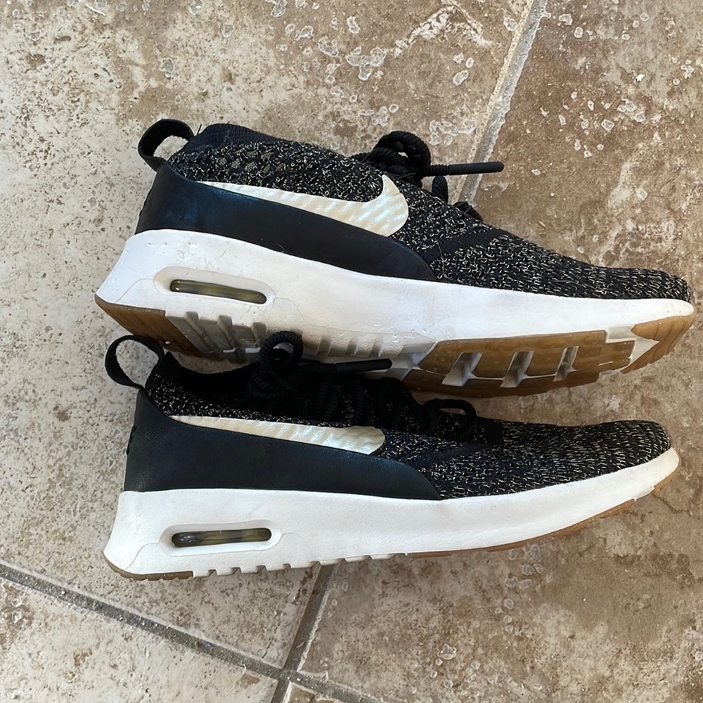 Nike knit black and gold air max thea